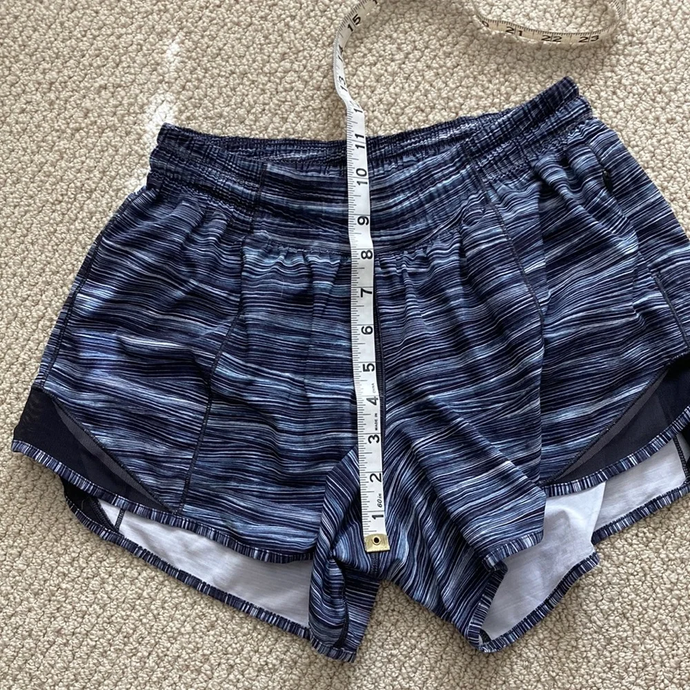 LULULEMON Hotty Hot Shorts Low Rise 4” Black White Soft Size 6 Low Rise EUC